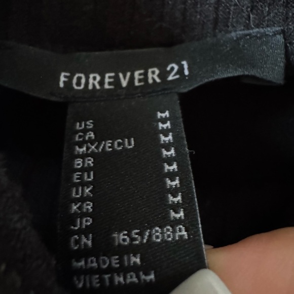 Forever 21 black ribbed crop‎ top - Picture 3 of 3